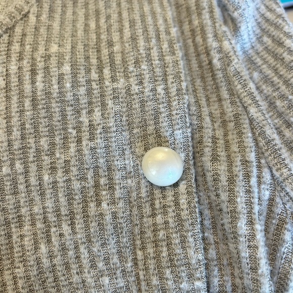 2 Grey Adrienne Vittadini tops both sz L - Picture 9 of 9